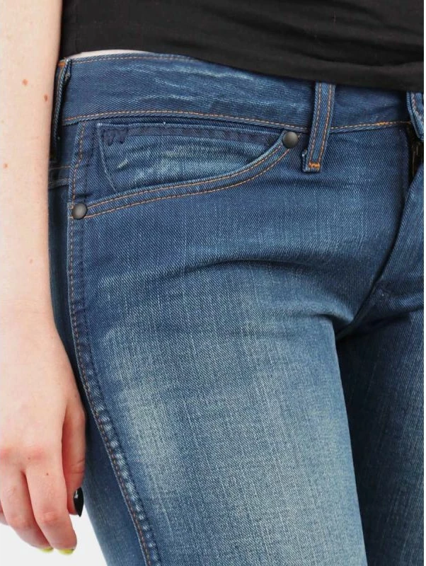 Pantallona femra Wrangler, të zeza