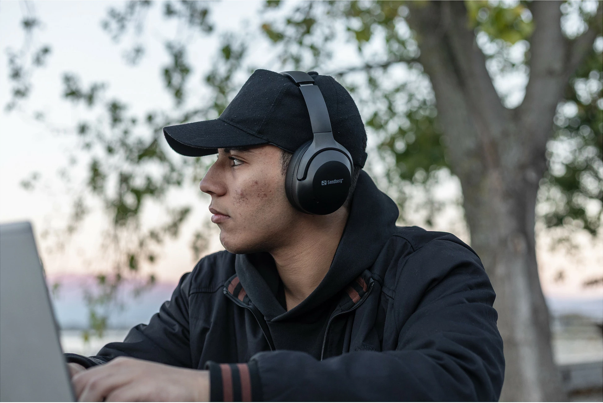 Kufje wireless Sandberg Travel Headset ANC+ENC, Bluetooth 6.0, deri 30h, të palosshme, të zeza