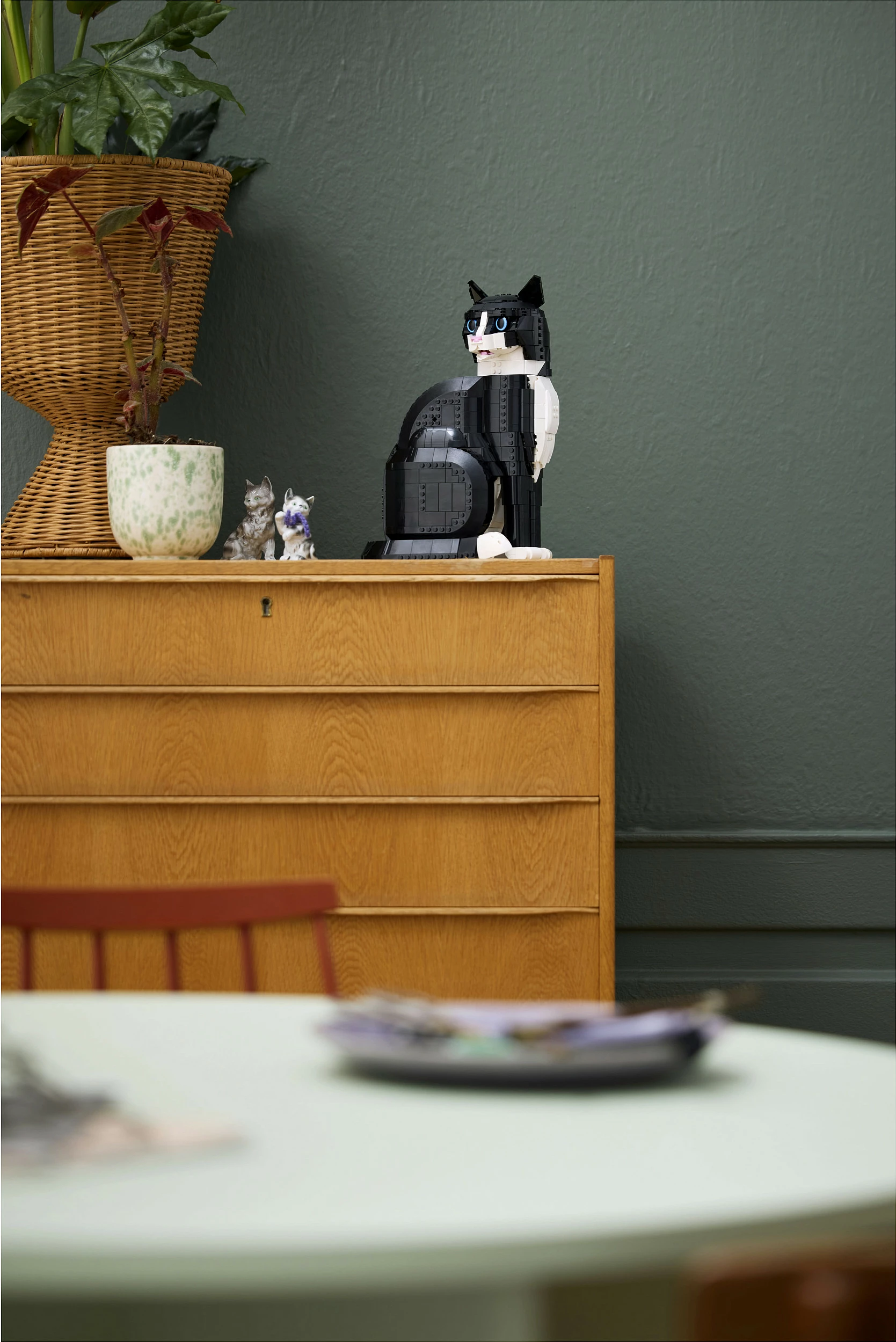Set ndërtimi LEGO Ideas Tuxedo Cat 21349, 1710 pjesë, 18+, zi/bardhë