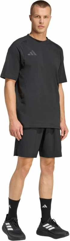 Maicë meshkuj adidas Tiro 26 Travel JM5543, e zezë [Madhësia: M]