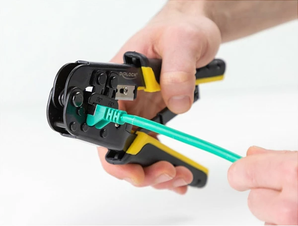 Pincë krimpimi DeLOCK Universal, RJ45/RJ12/RJ11, me zhveshës teli, verdhë/zi