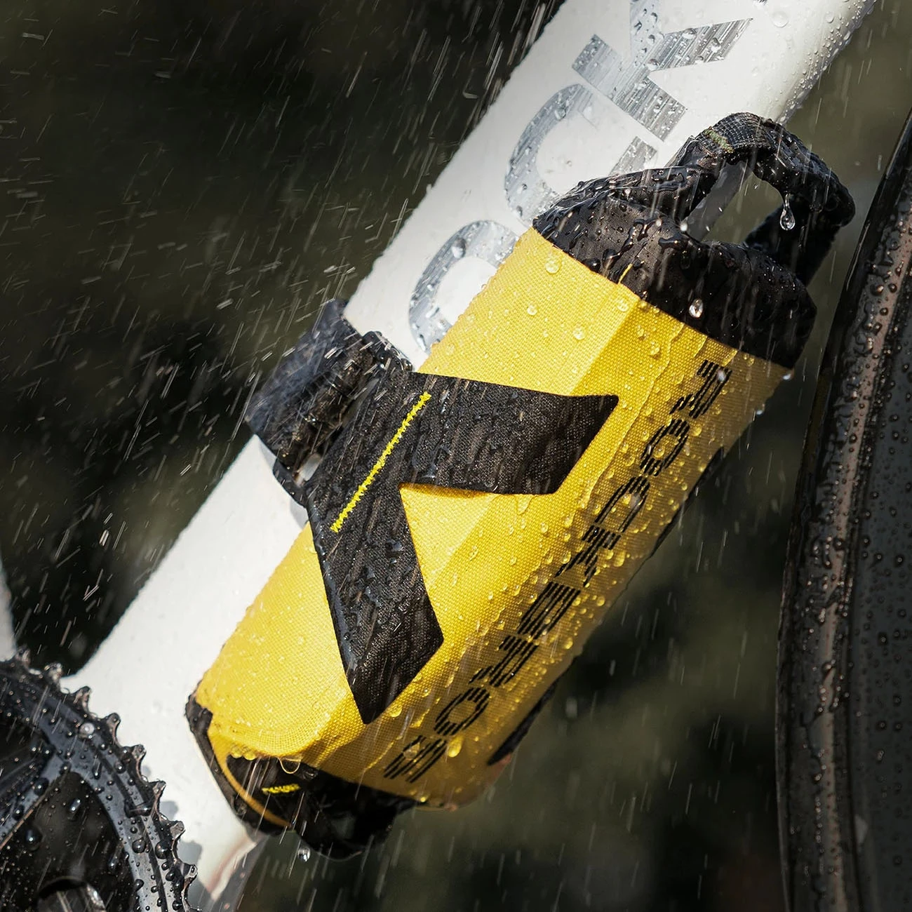 Çantë kornize për biçikletë Rockbros AS-161 1L waterproof, e verdhë