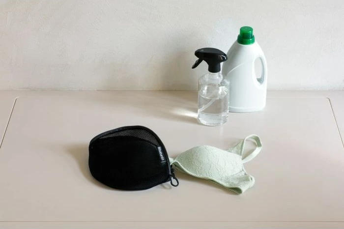 qese larëse për sutjena Brabantia Bra Washing Bag MPN 149542, me zinxhir, për larje në makinë, e zezë