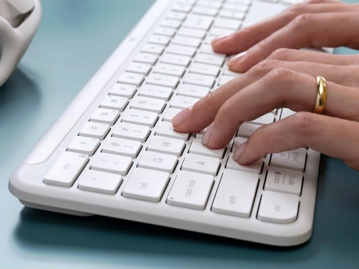 Tastierë Logitech Signature Slim K950, wireless Logi Bolt/Bluetooth, gravurë SLO, e bardhë