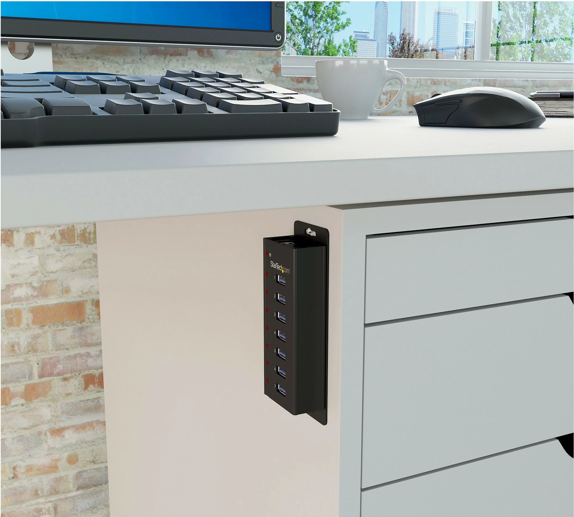 USB Hub StarTech ST7300U3M, 7-Port USB 3.2 Gen 1 (5Gbps), me adapter rryme, montim në mur/tavolinë, i zi