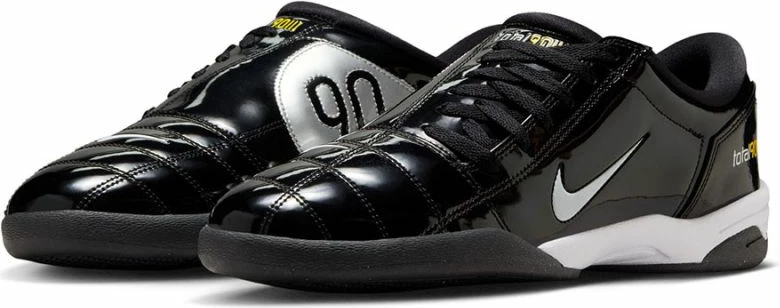 Atlete futbolli Nike Total 90 IC HJ9351-001 [Madhësia: 42]