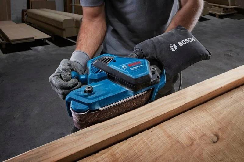 Lëmues rripi Bosch GBS 750 850W, 75x533mm, me kontroll shpejtësie, blu, me qese pluhuri