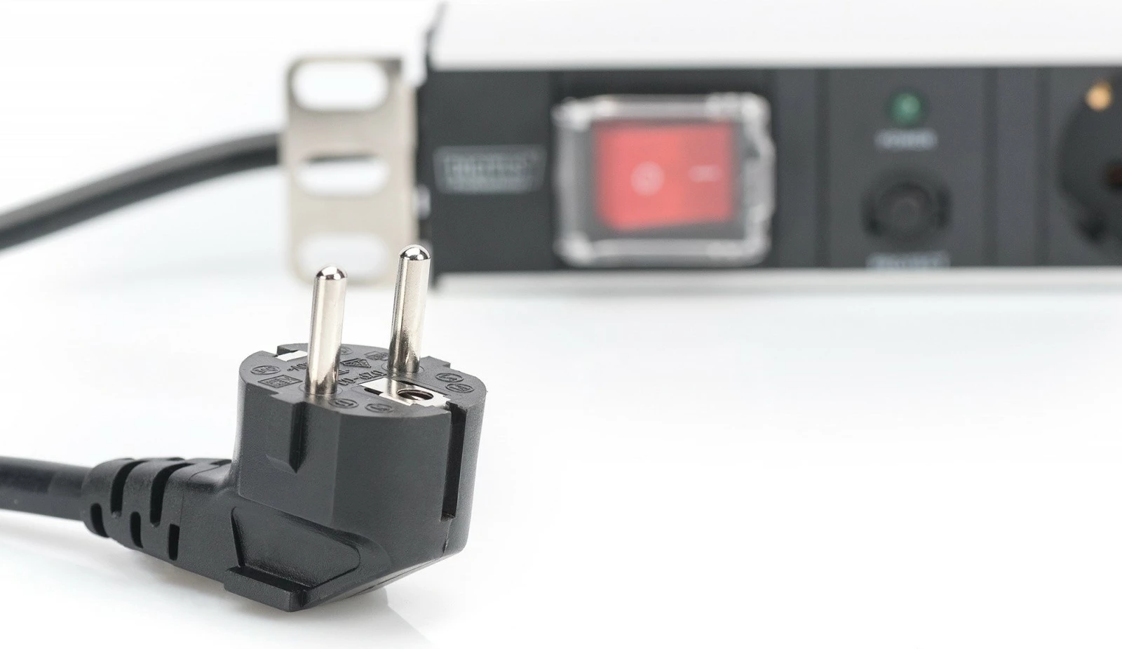 Prizë rack Digitus DN-95403, 7x Schuko, 1U, 2m, me mbrojtje nga mbingarkesa, e zezë/argjend