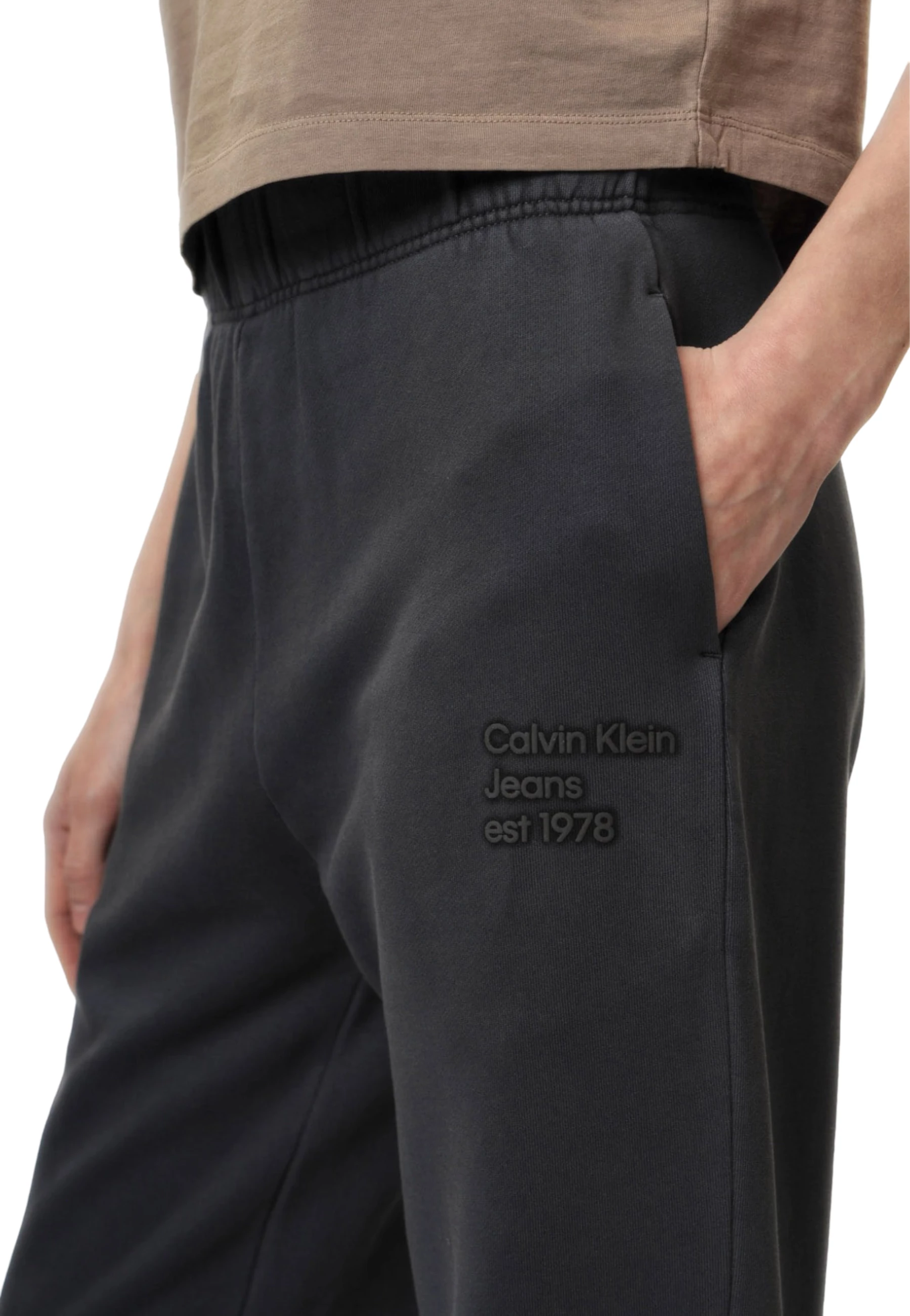 Pantallona sportive për femra Calvin Klein Jeans J20J224989, të hirta të errëta [Madhësia: XS]