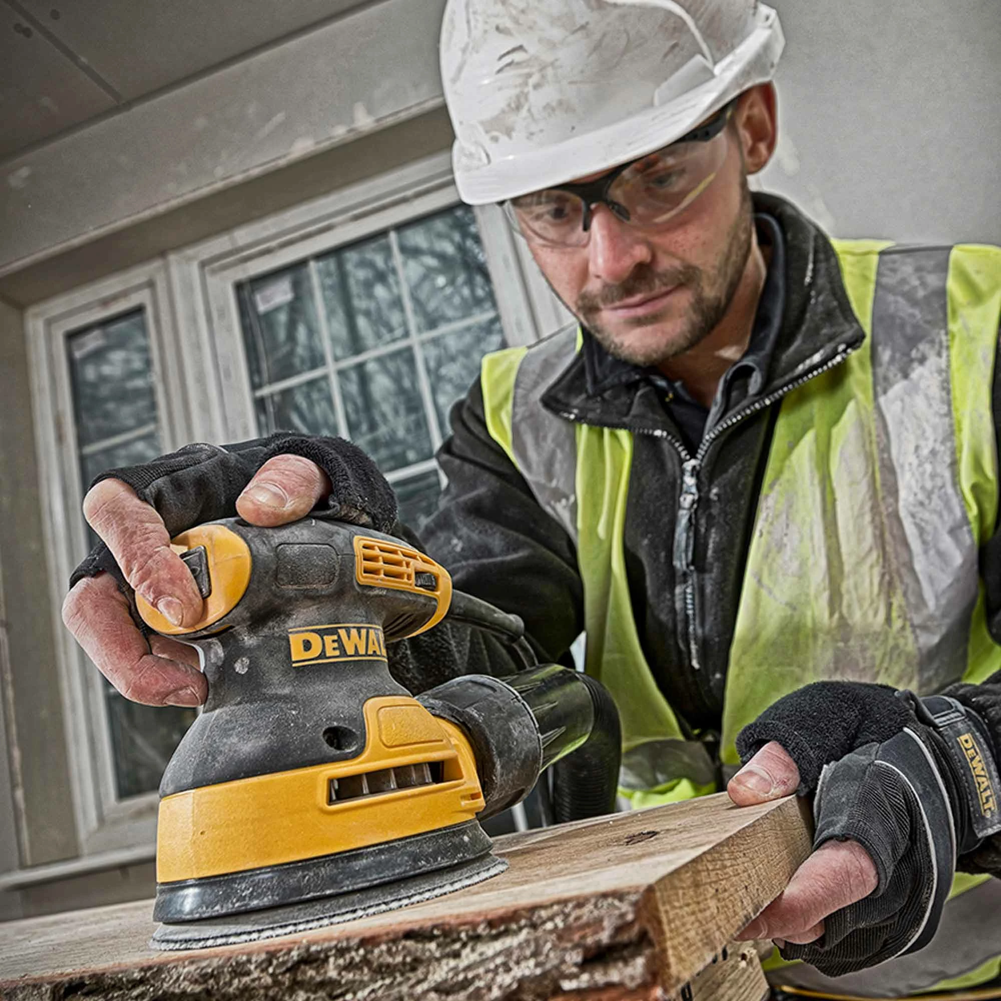 Lëmues orbital DeWalt DWE6423 280 W 125 mm, me qese pluhuri