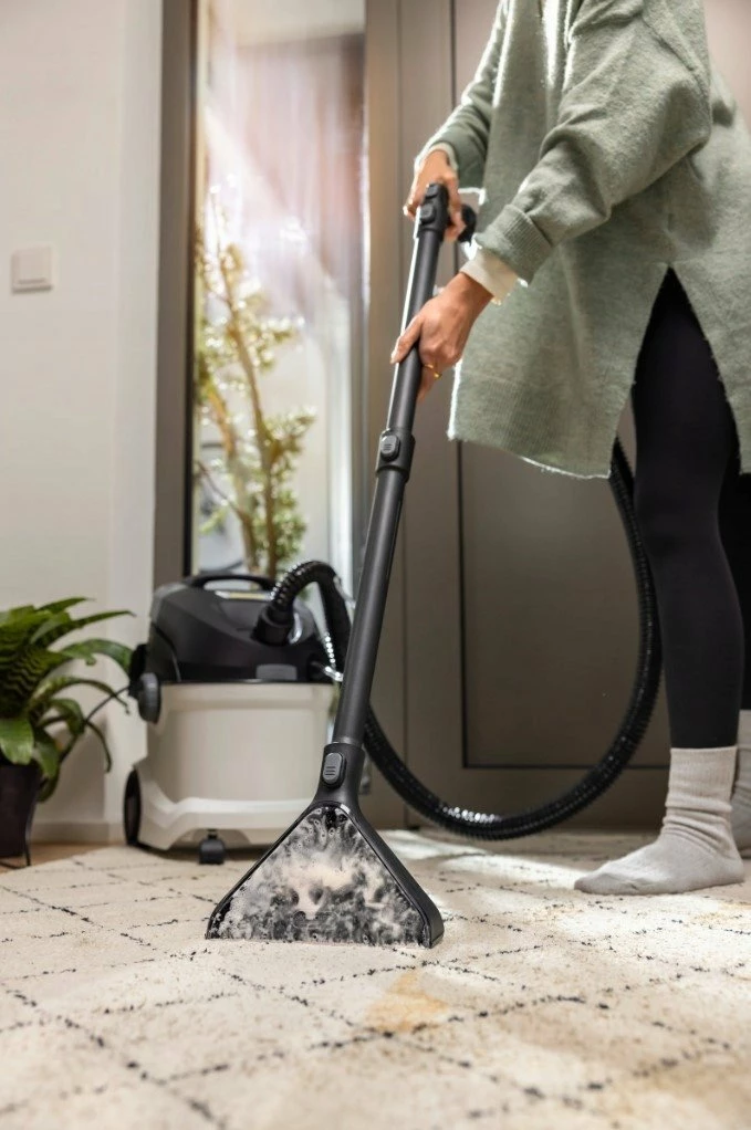Pastrues tapeti Karcher SE 5 (1.081-230.0) 1000W 4L/4L me aksesorë, zi/bardhë