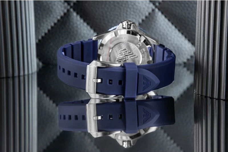 Orë dore për meshkuj Emporio Armani World Explorer Solar AR11785, blu e argjendtë, me kuti