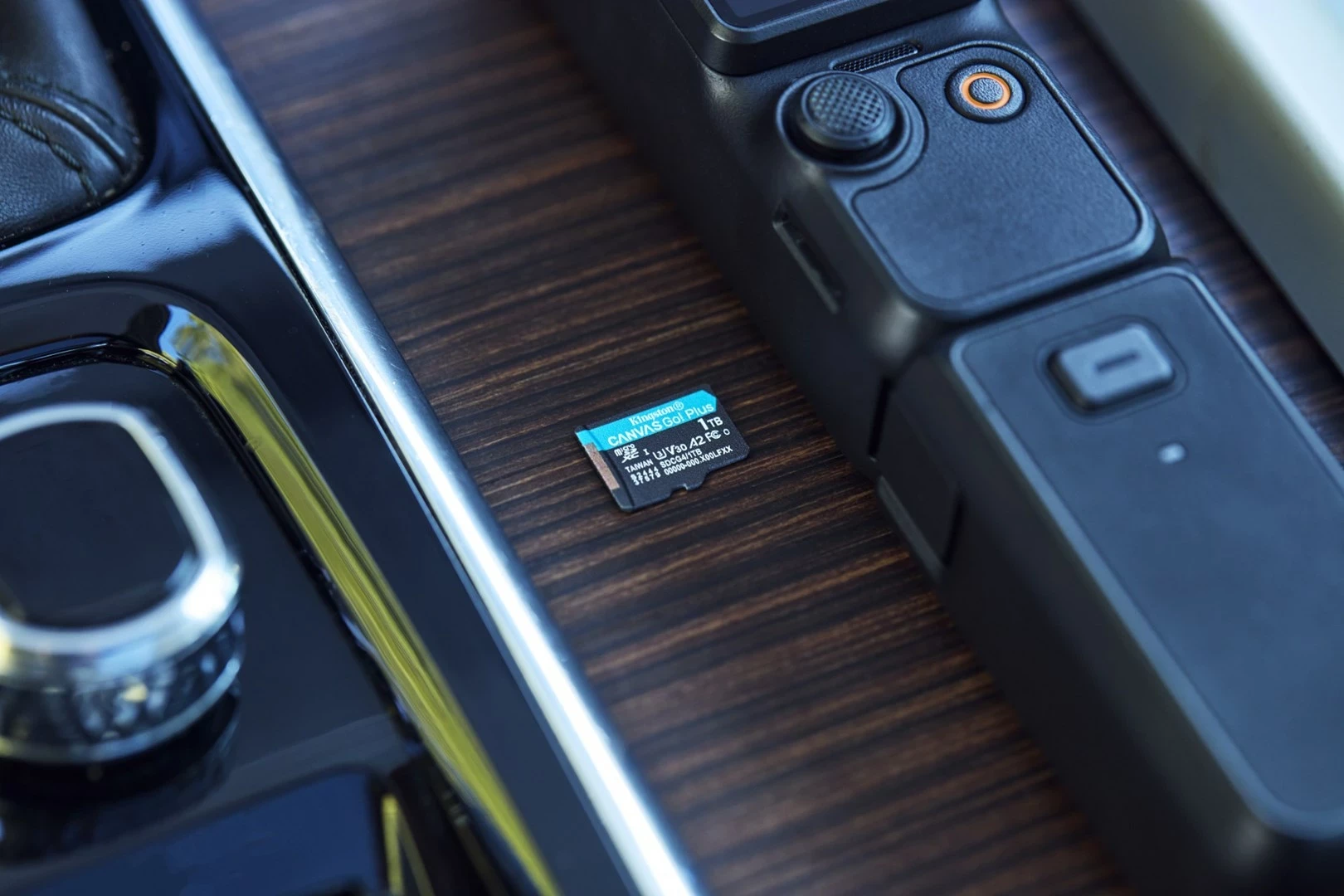 Kartelë memorie microSDXC Kingston Canvas Go Plus Gen4 1TB me adapter, E zezë