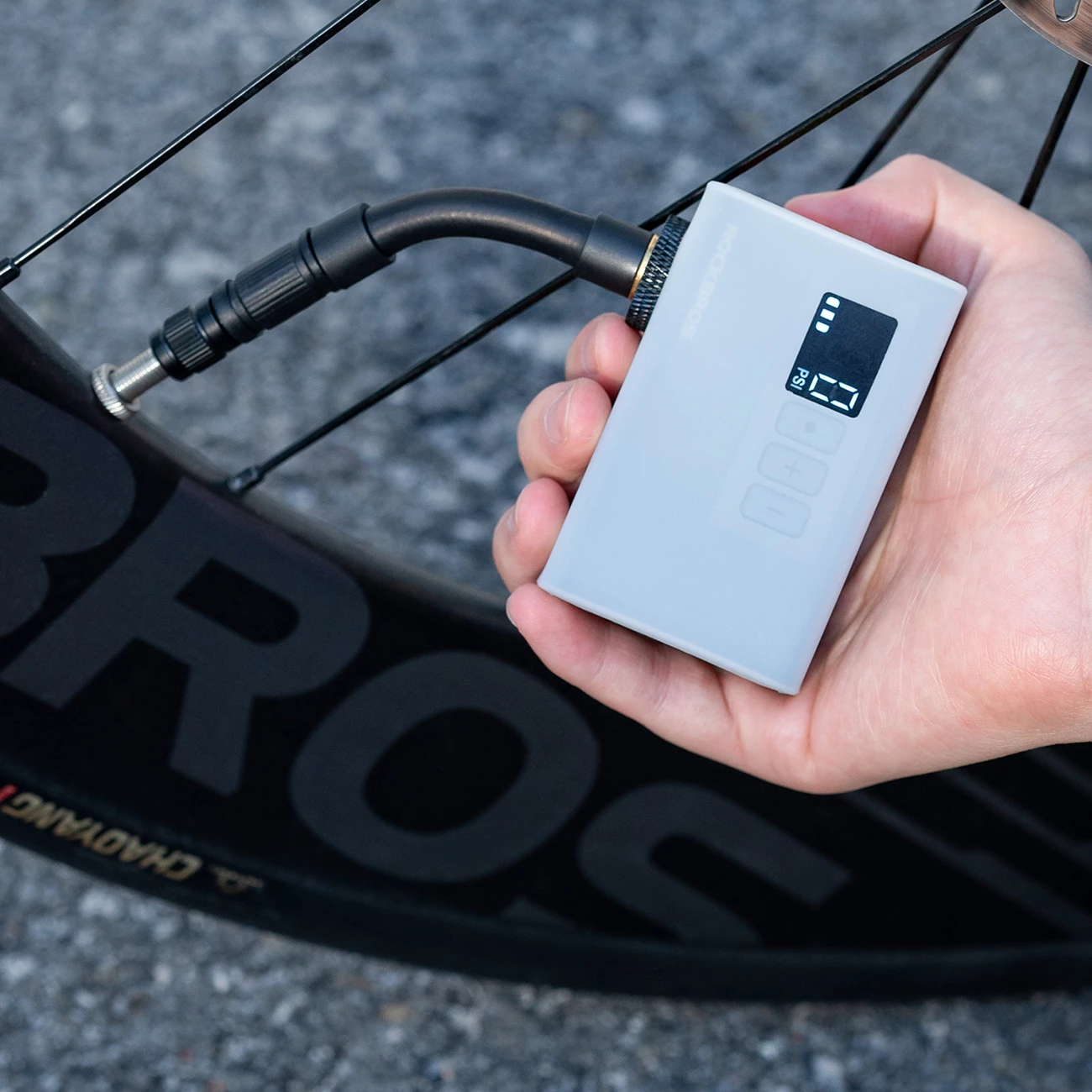 Pompë ajri pa kabllo Rockbros AS240 PRO 120 PSI 420mAh, e zezë