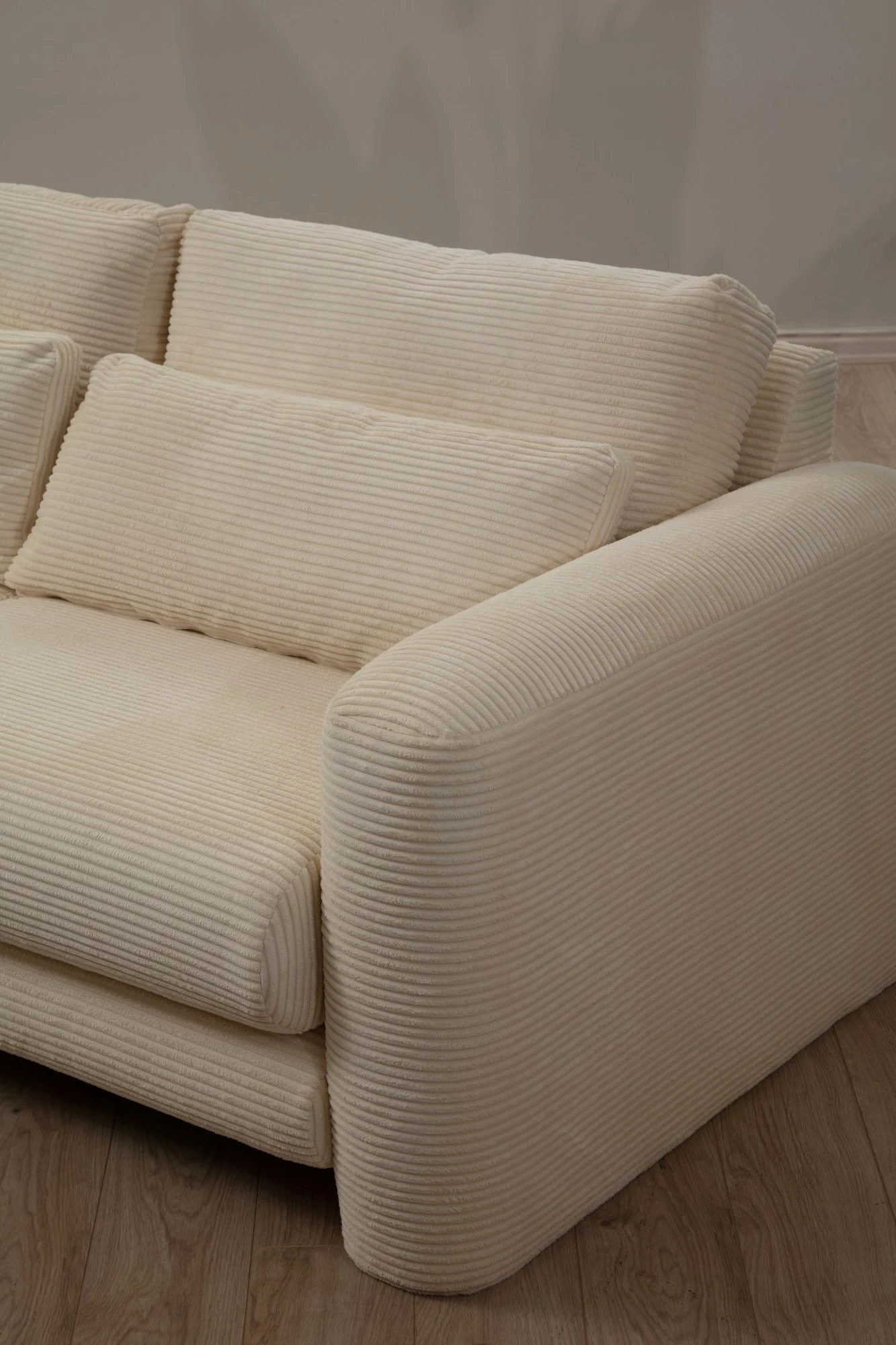 Këndare Atelier del Sofa, Lily këndore majtas, bezhë