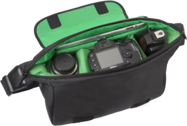 çantë messenger për kamerë DSLR RIVACASE 7450 PS, xhep për tablet 10.1\", poliester rezistent në ujë, e zezë