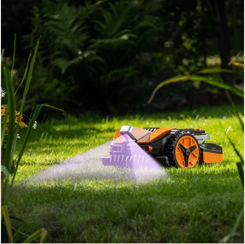 Robot kositës bari Worx Landroid Vision L1300 WR213E, 20V 4Ah, deri 1300 m², Wi‑Fi/Bluetooth, portokalli/zi