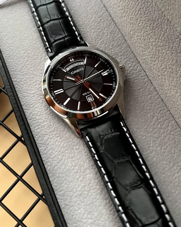 Orë dore Casio MTP-1381L-1AV, e argjendtë/zezë