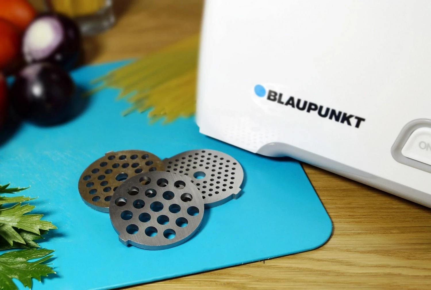 Makinë për bluar mishin Blaupunkt FMM401, e bardhë