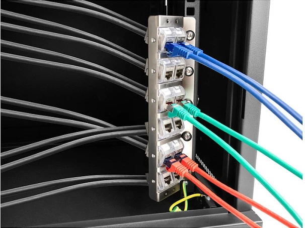 Mbajtës Keystone DeLOCK 12 porta i pjerrët, për rack 10"/19", argjend