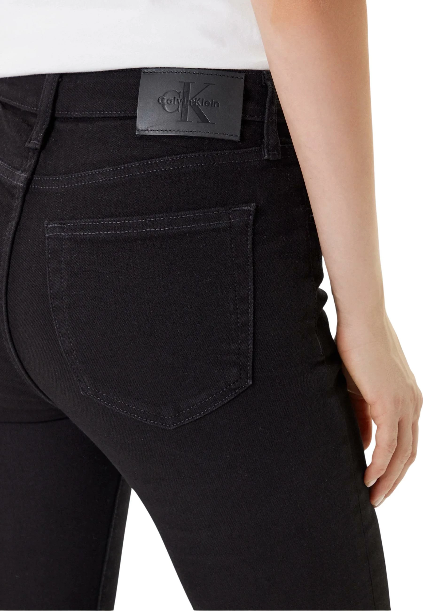 Xhinse për femra Calvin Klein Jeans Mid Rise Skinny LV047C777G, të zeza [Madhësia: 26/32]