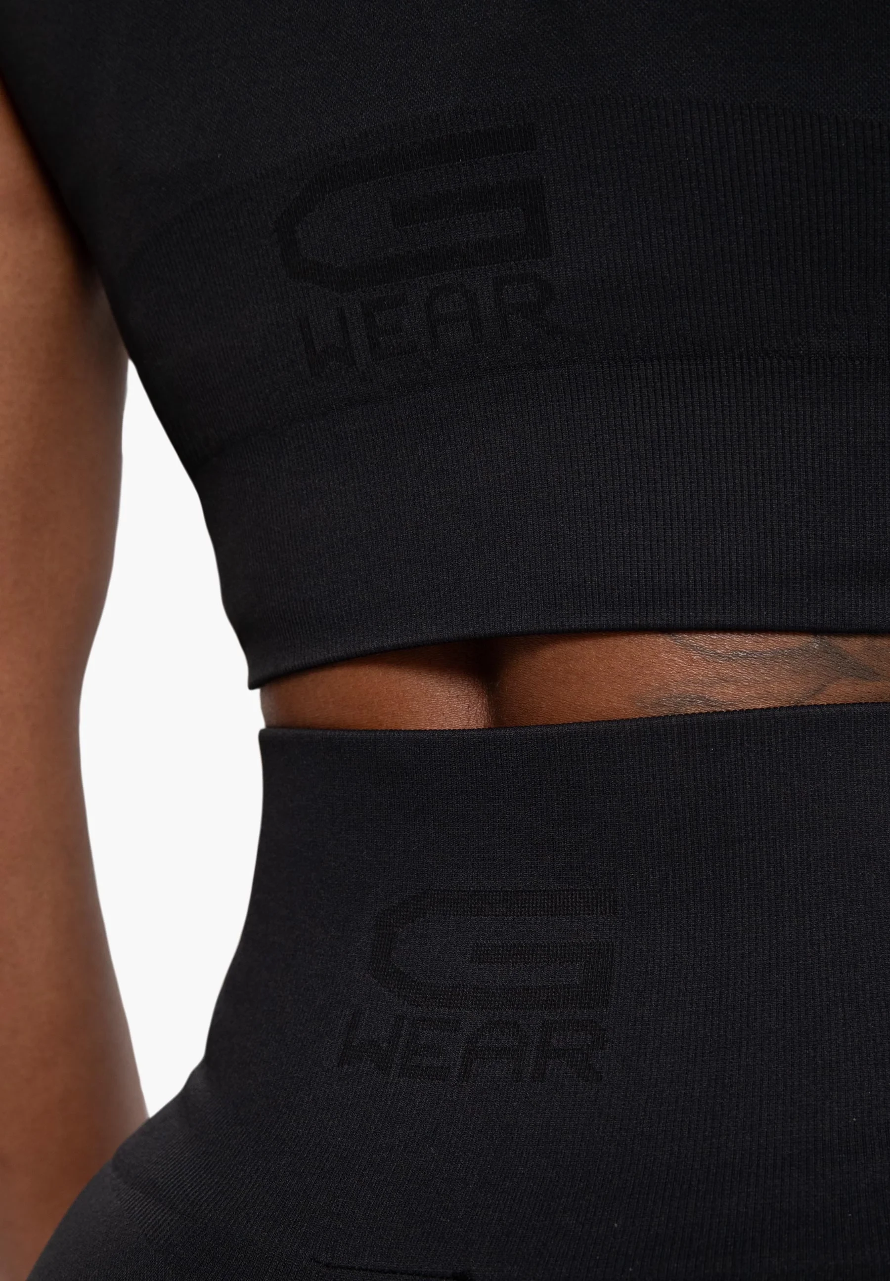 Olivia Seamless Crop Top - Black [Madhësia: XS/S]