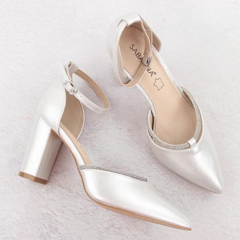 Sandale të mbyllura për femra Sabatina, bezhë