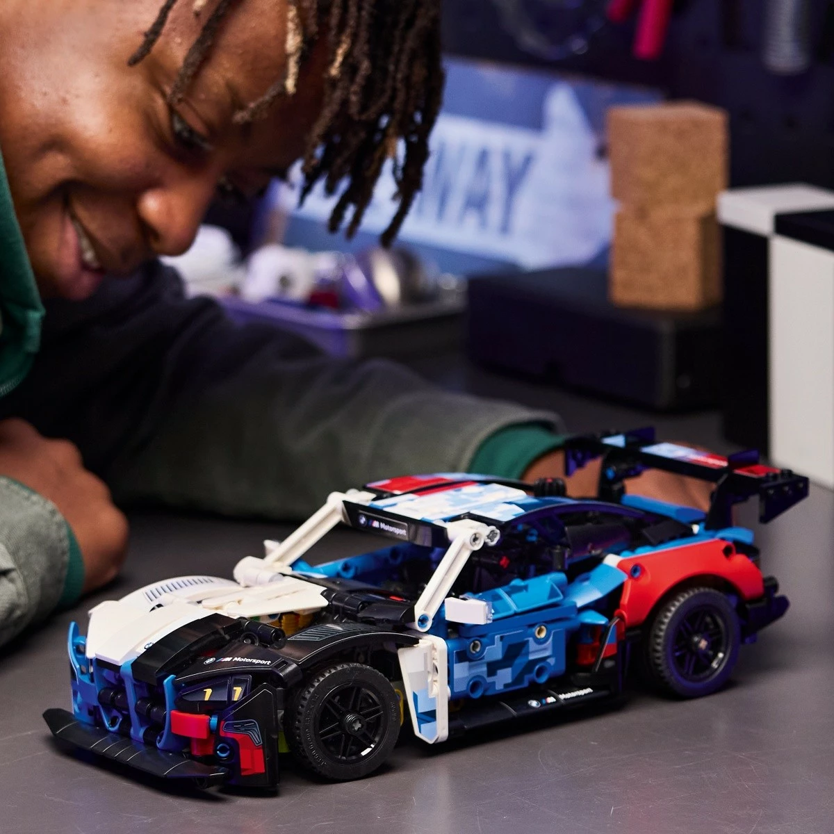 Set ndërtimi LEGO Technic BMW M4 GT3 EVO Racing Car 42226, 747 copë, 11+, bardhë/kaltër/kuqe