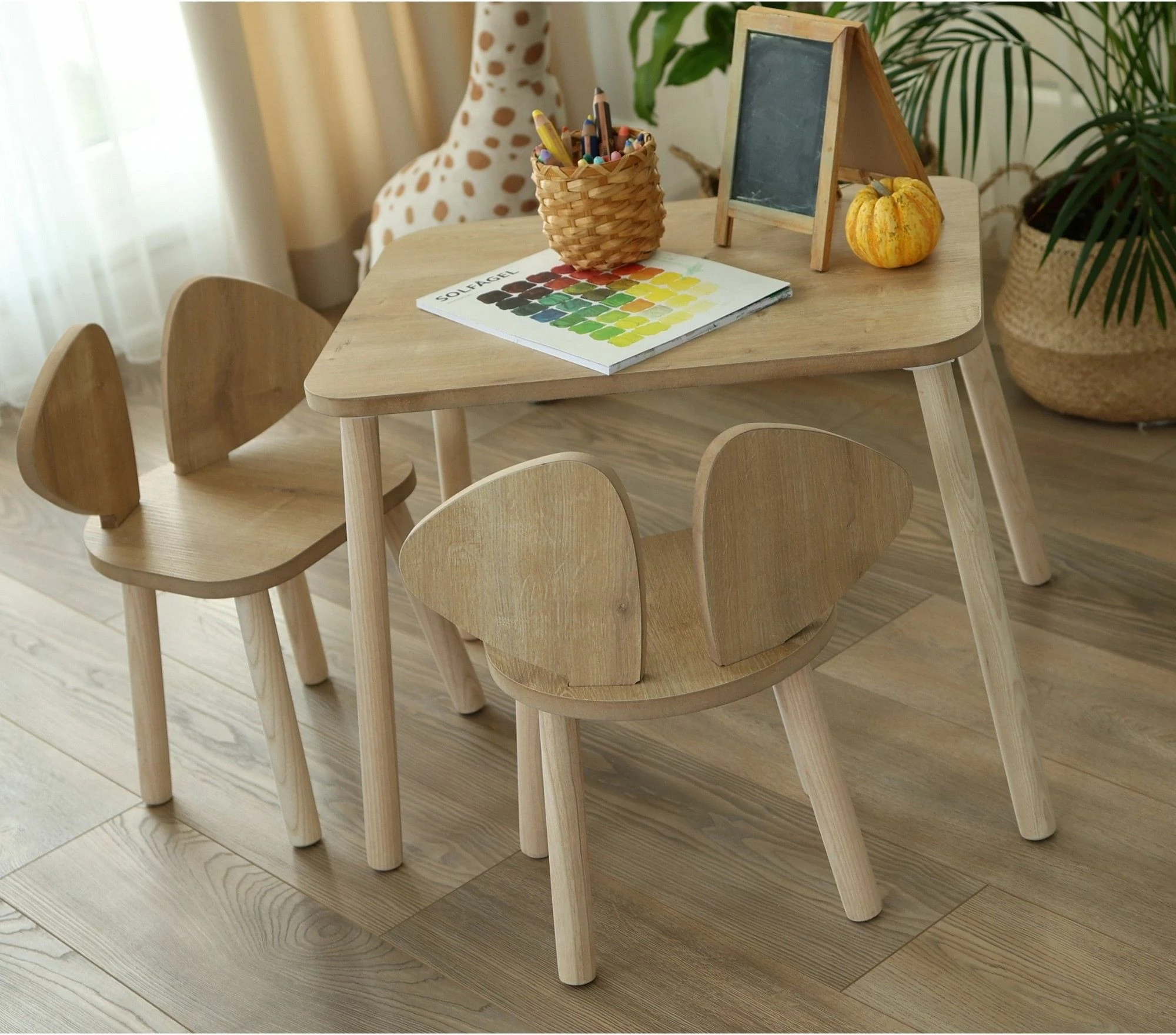 Set tavoline për fëmijë Hanah Home, Mickey me dy karrige, ngjyrë kafe