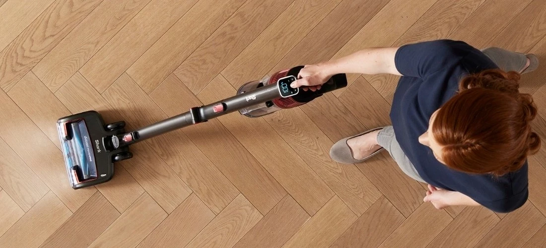 Fshesë pa kabllo Shark IZ300EUT, 25V, e zezë-kuqe