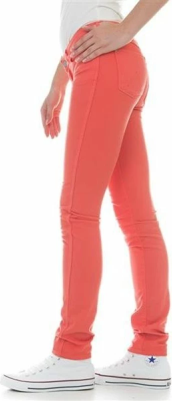 Pantallona Wrangler femra, Molly Melon