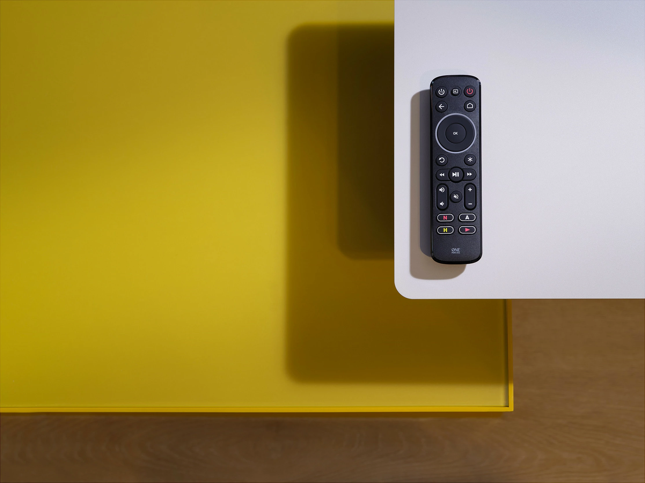 Telekomandë universale One for All Streamer, për TV/Streaming Box/Audio, me ndriçim, e zezë