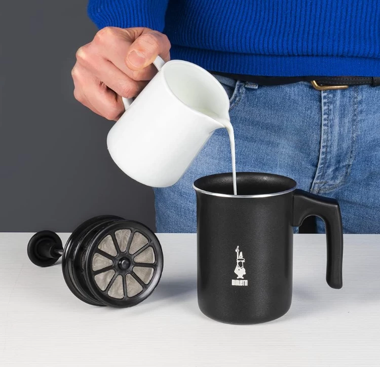 Shkumues qumështi Bialetti 00AGR395, 1L, i zi
