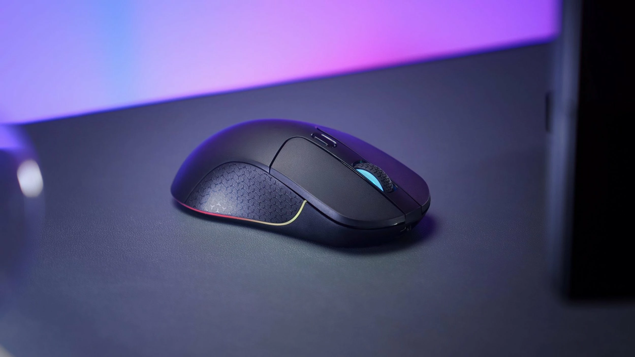 Maus Keychron M3 (M3-A23) 30.000 DPI, 8K polling, 2.4GHz/Bluetooth/USB-C, RGB, i zi