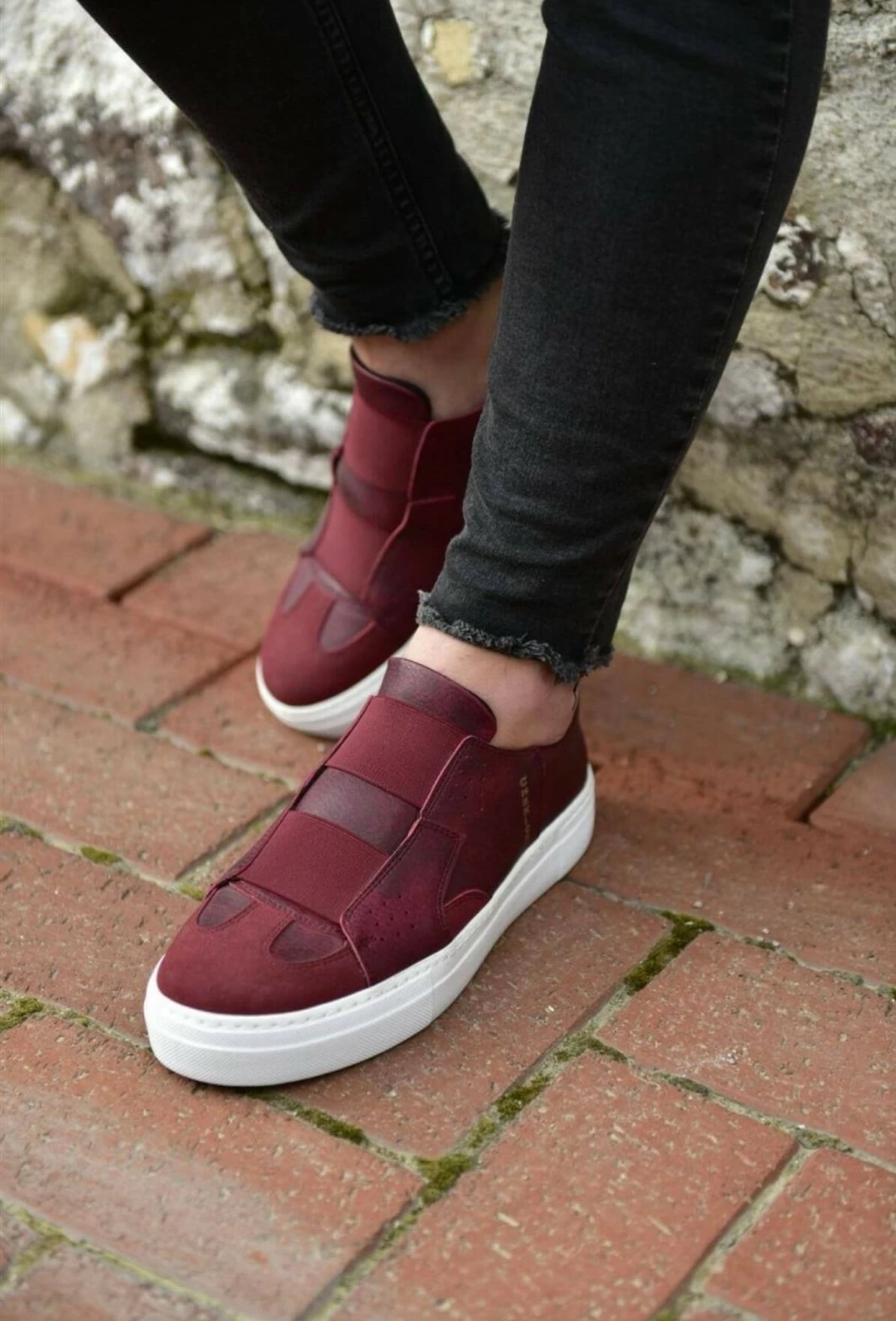 Atlete për meshkuj, Chekich 033 CBT 