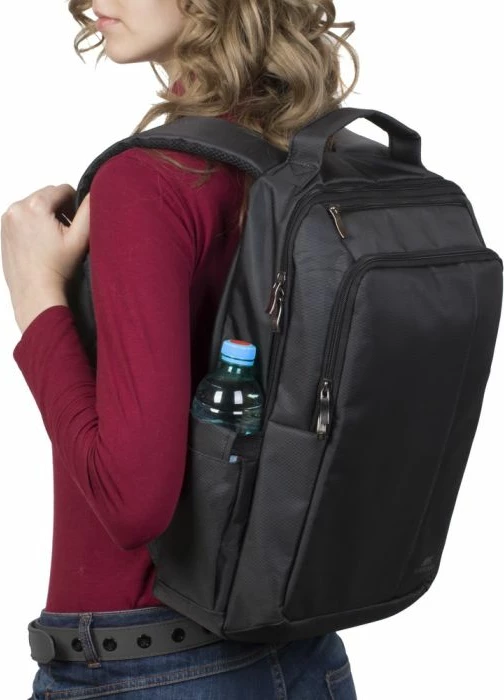 Çantë shpine për laptop RIVACASE 8262 15.6\" 15 l e zezë