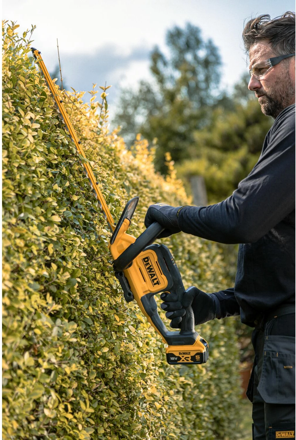 Trimer për gardh Dewalt DCMHT564P1 18V 55cm 25mm, 1x 5Ah + karikues