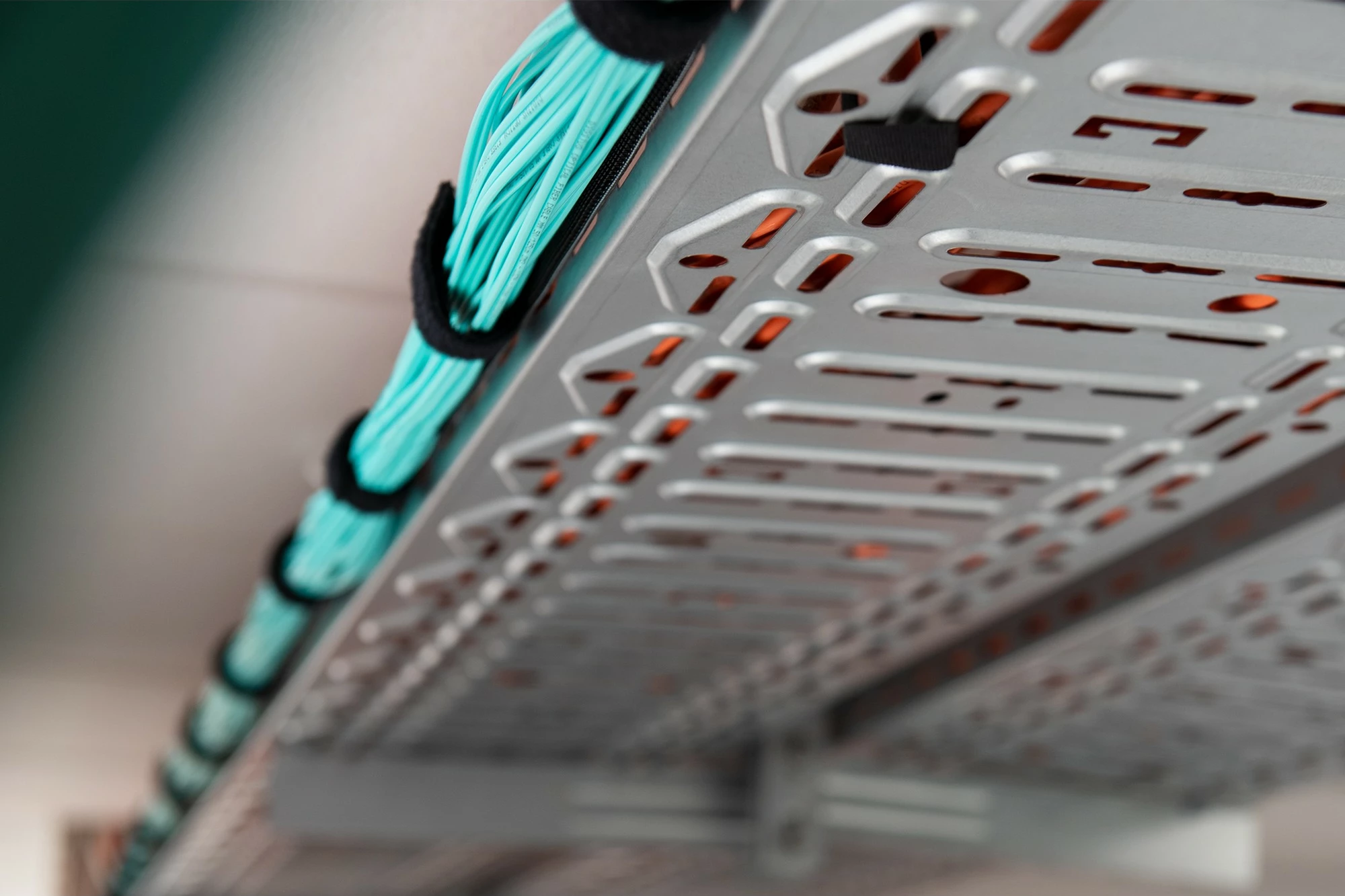 Sistem për menaxhim kabllosh Digitus Klett plizkopf 5.0m, vetëngjitës, zi