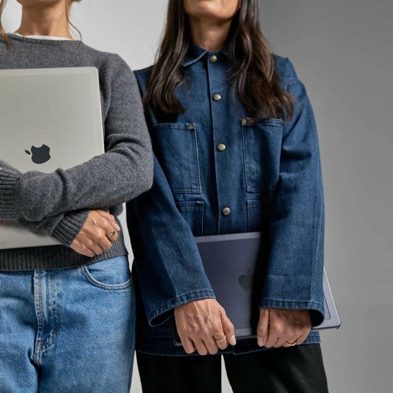 Etui i fortë për laptop Incase Edge Hardshell për MacBook Air 15" (M3 2024/M2 2023), polikarbonat, mat, i zi