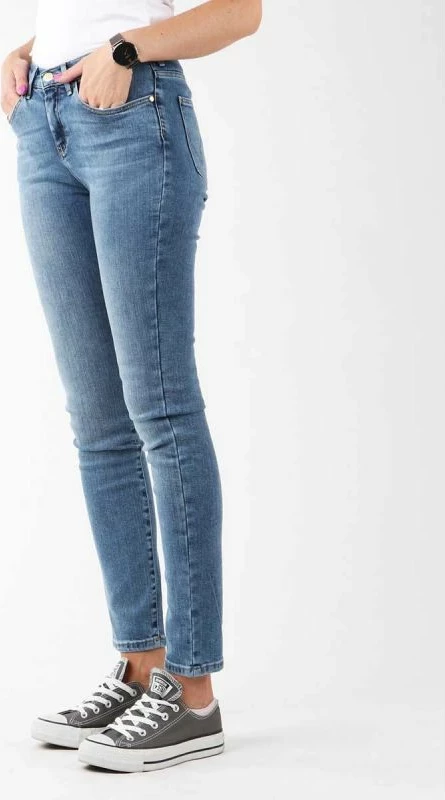 Pantallona për femra Wrangler, të ngushta