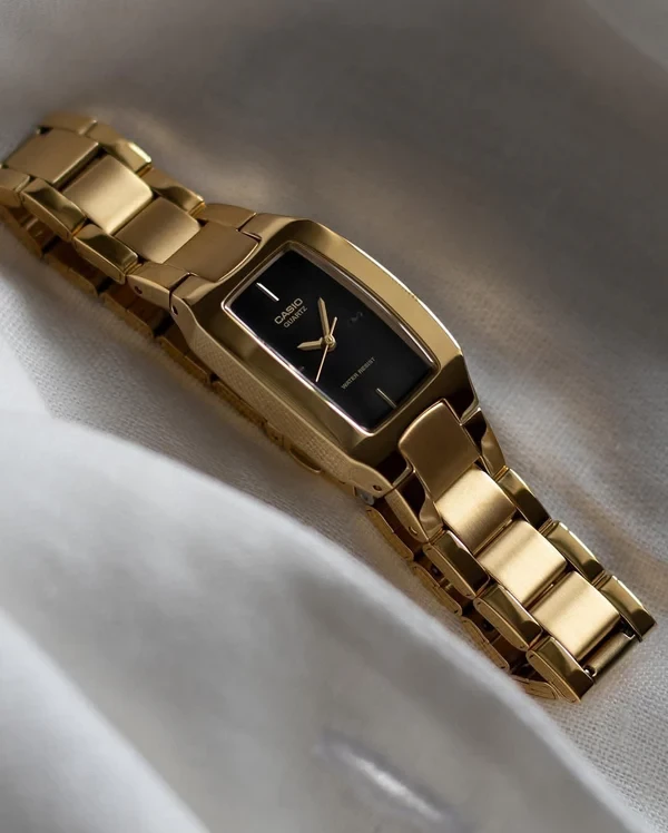 Orë dore Casio LTP-1165N-1C,e artë/zezë