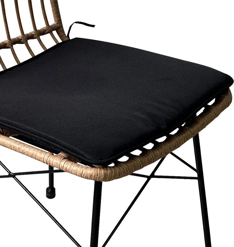 Karrige Naoki rattan, ngjyrë natyrale me jastëk të zi dhe këmbë metalike të zeza, 45x60x83 cm