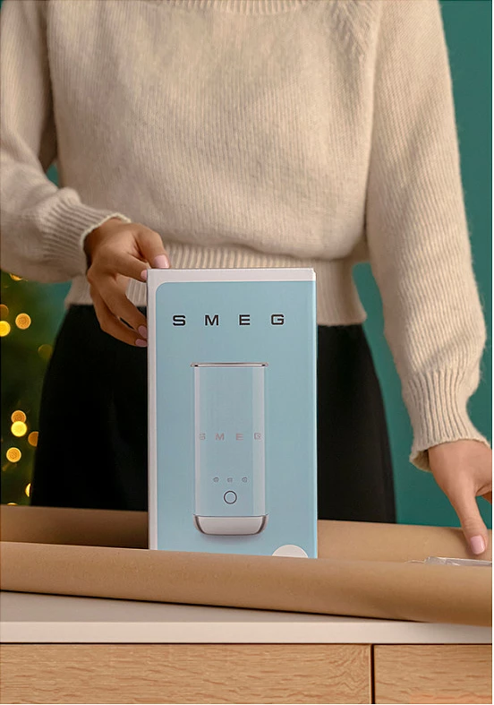Shkumëzues qumështi Smeg MFF02PBEU, 500W, 3 funksione, anti-ngjitës, blu e çelët