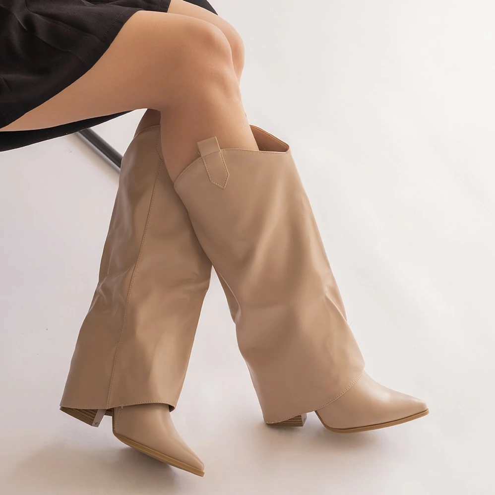 Nella Nude