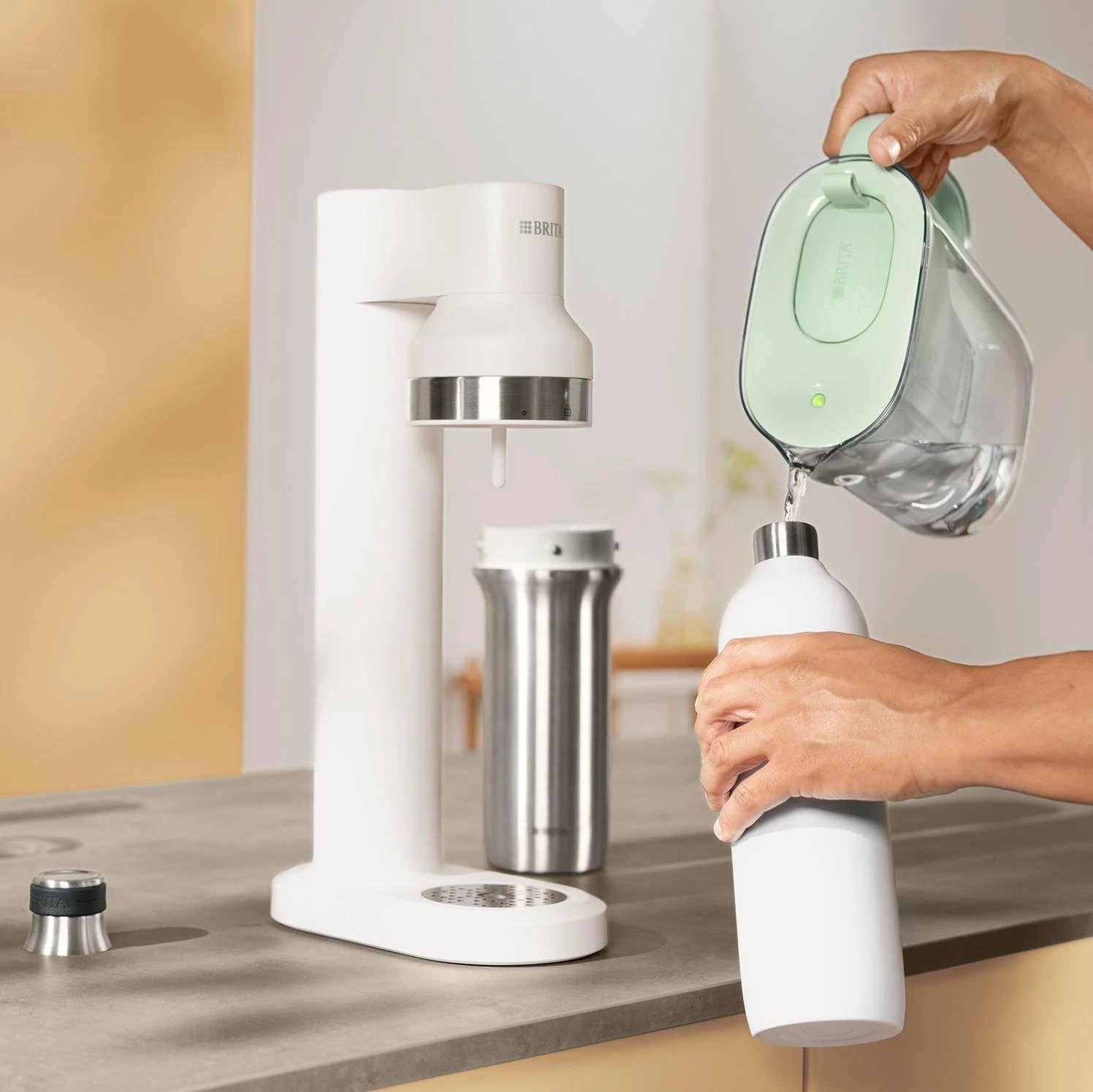 Shishe karbonatori Brita SodaTrio 0.65 L, çelik inox i veshur, e bardhë