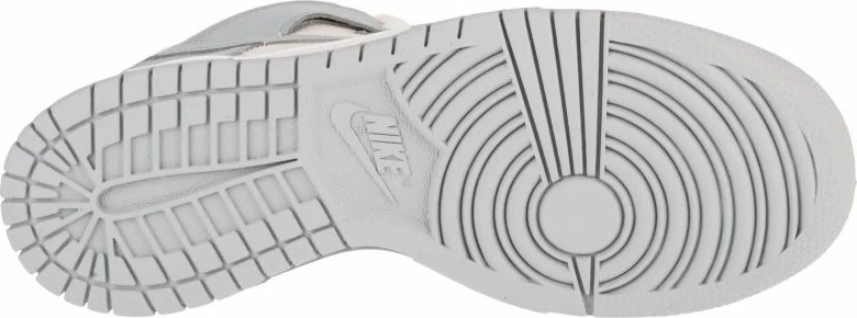 Atlete Nike për femra, të bardha