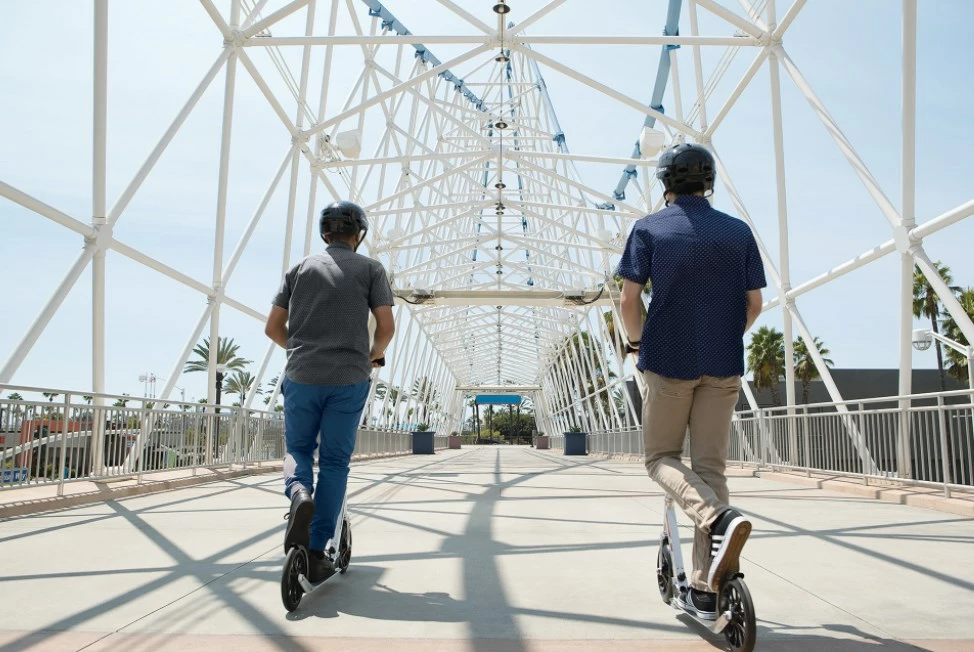 Trotinet Razor A6, 22.6", i bardhë