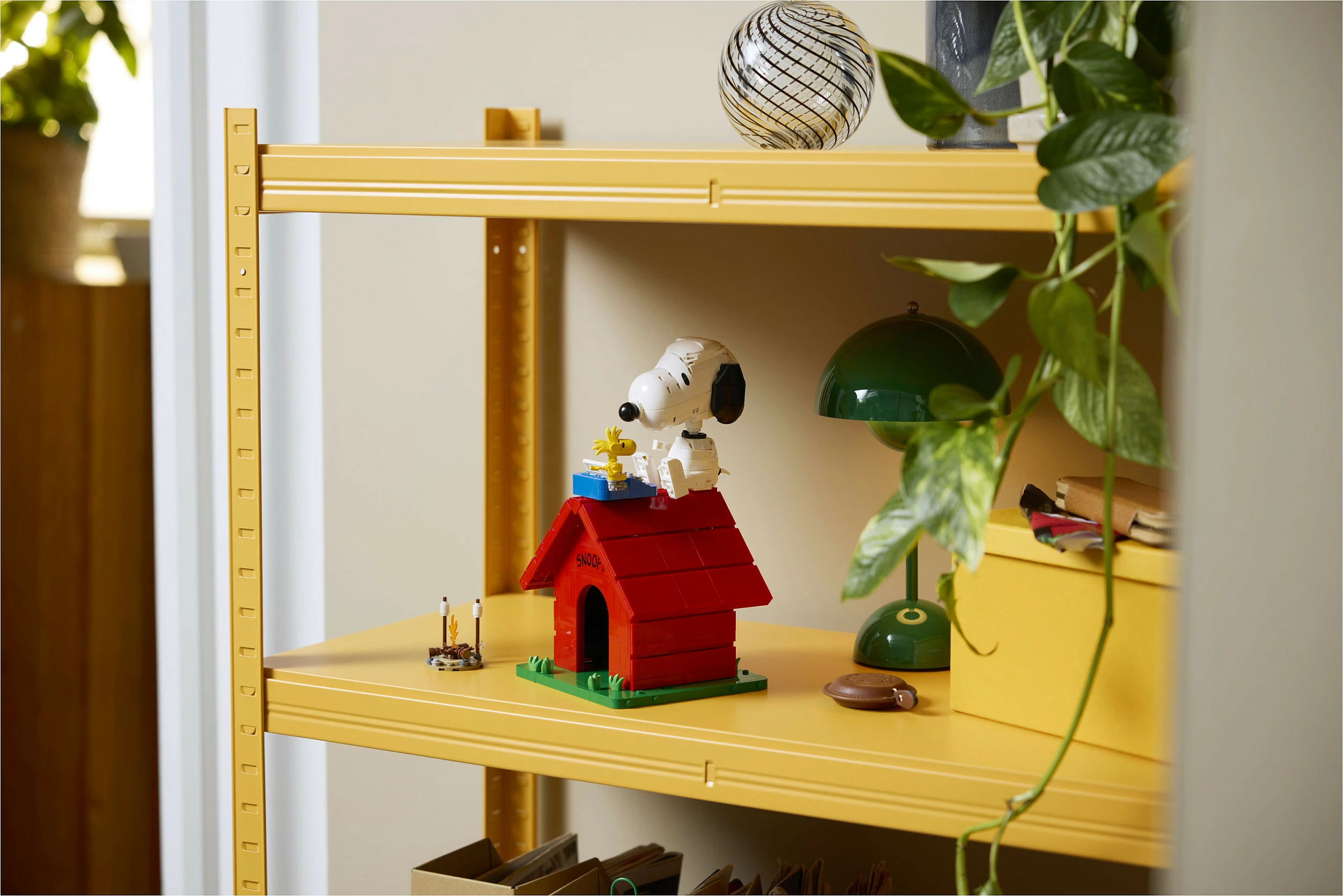 Set ndërtimi LEGO Ideas 21368 Peanuts Shtëpia e qenit e Snoopy, 964 copë, shumëngjyrësh