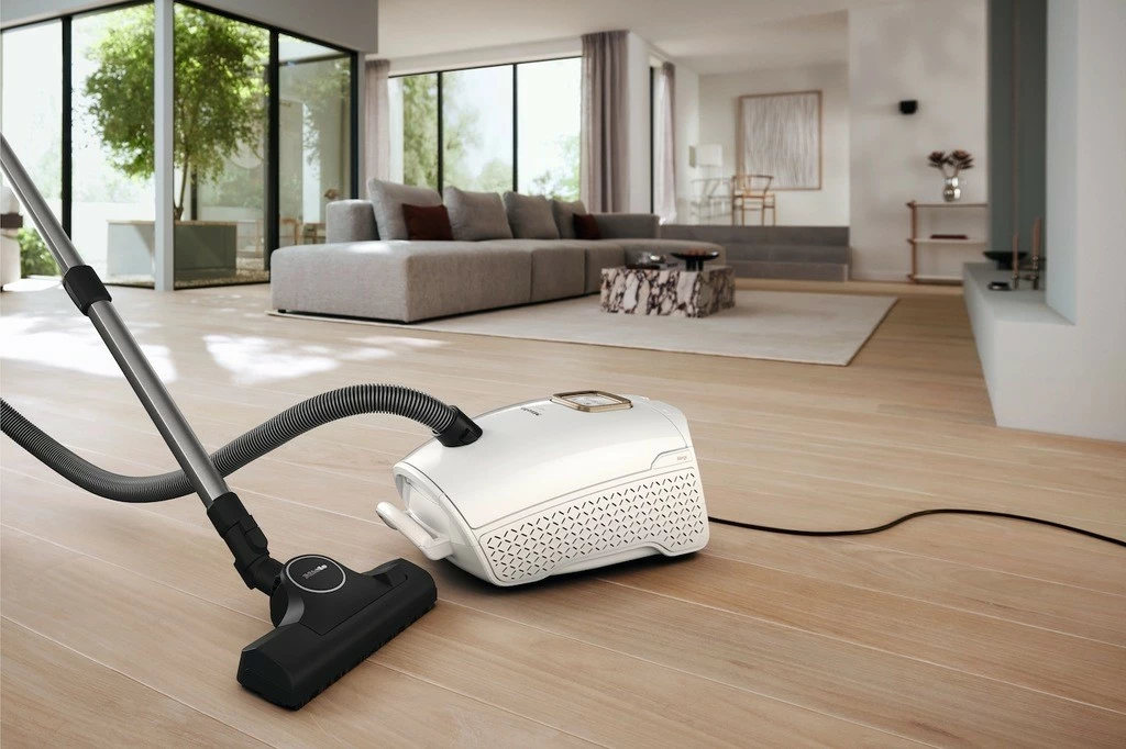 Fshesë me korrent Miele Guard L1 Allergy 890 W, me qese, e bardhë