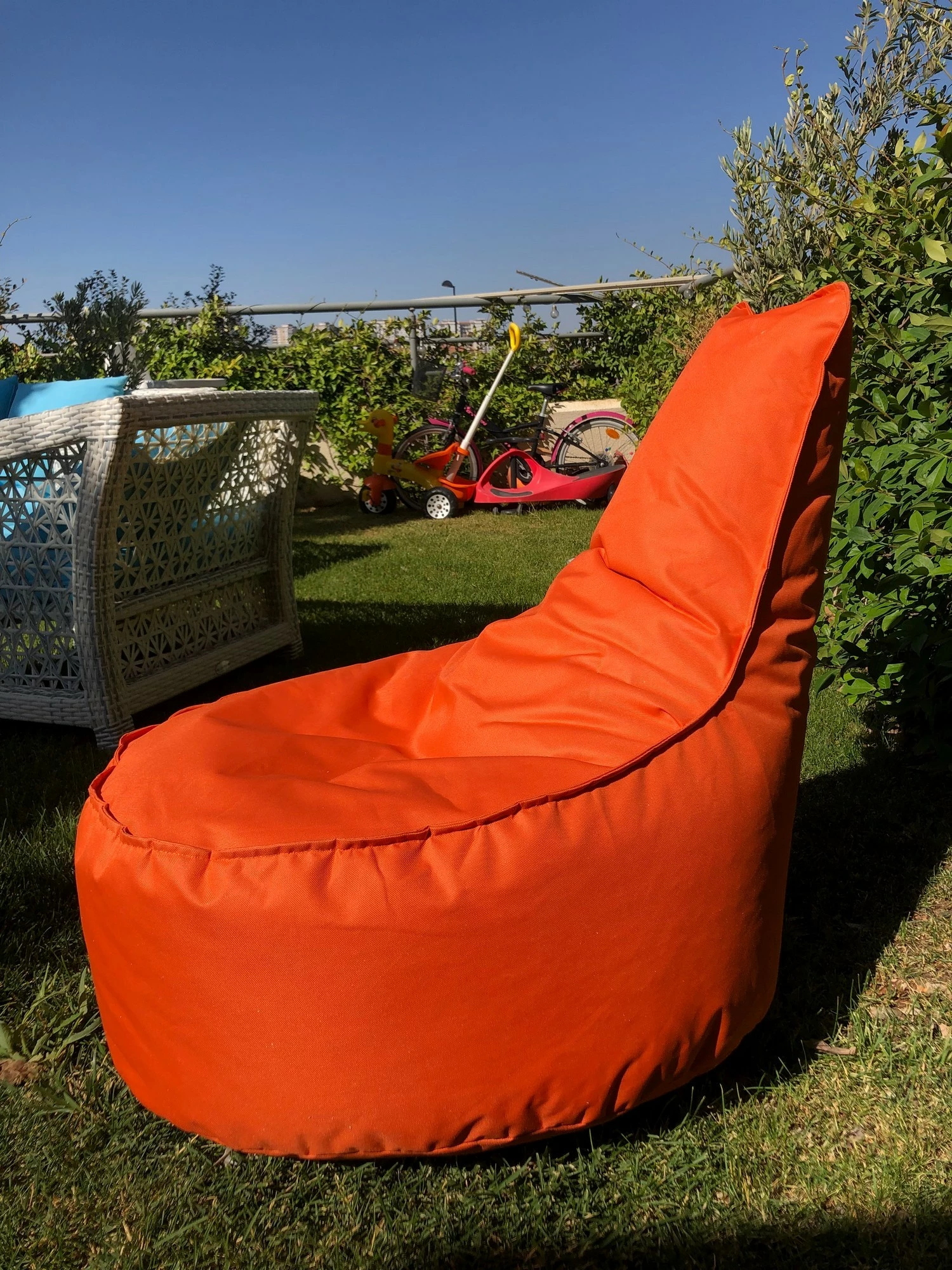 Qese ulëse portokalli, Atelier del Sofa, Aktif